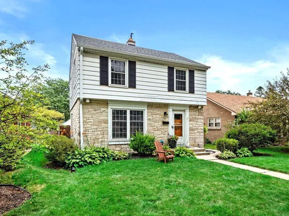 5800 North Bel Aire DRIVE, Glendale, WI 53209