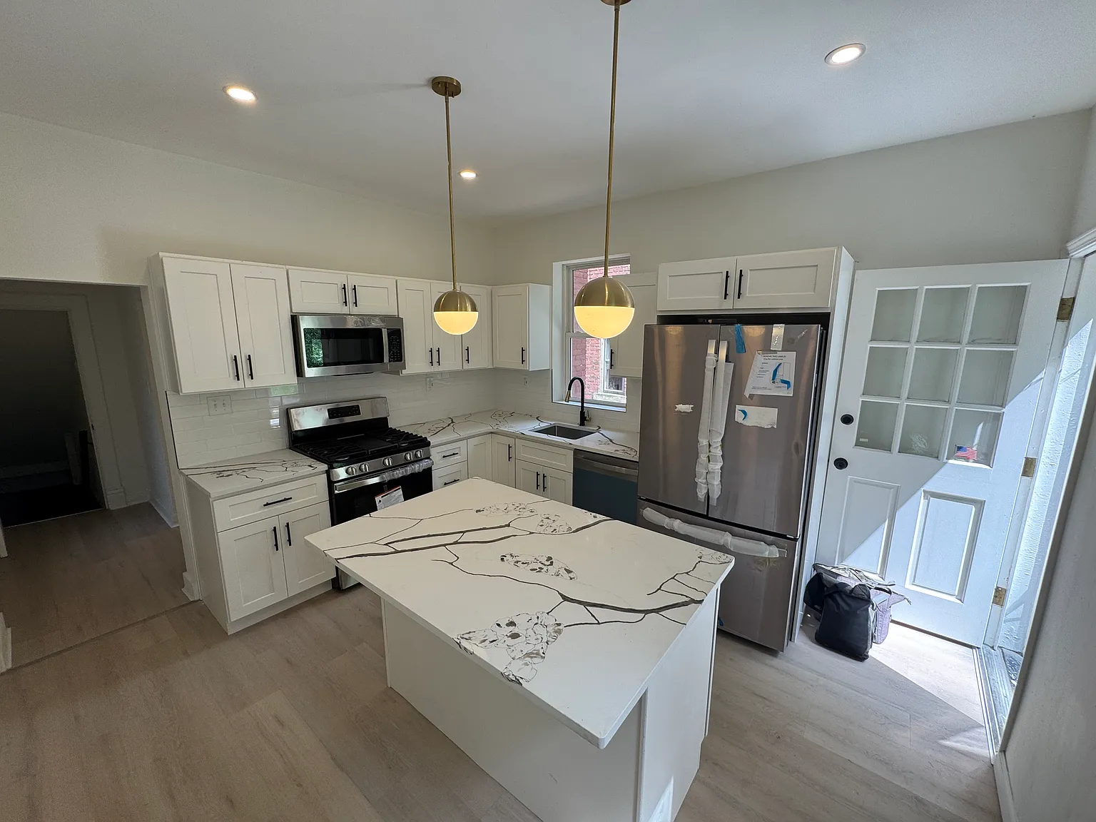 4 bed, 2.5 bath, 1970 sqft, $1,700 — Photo 2