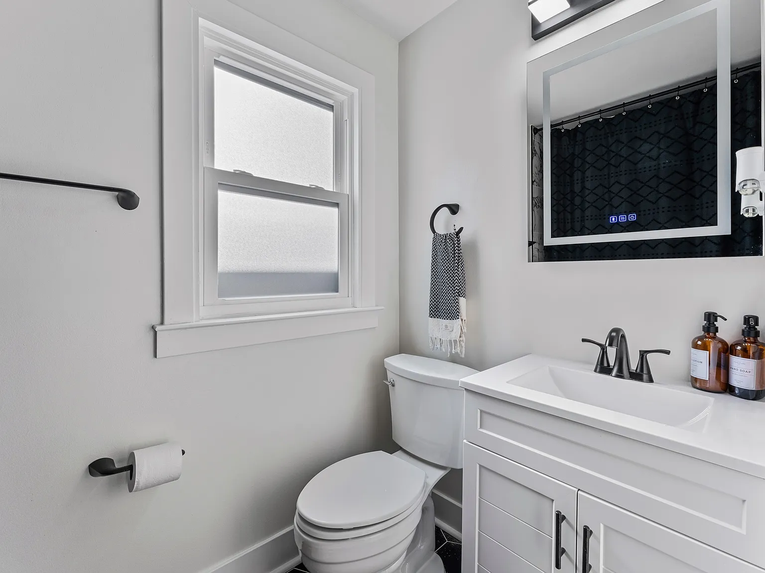4 bed, 1764 sqft, $3,800 — Photo 3