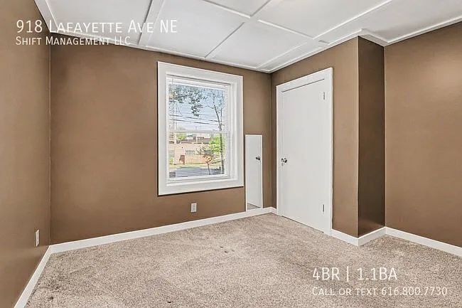 918 Lafayette Ave NE — Photo 11