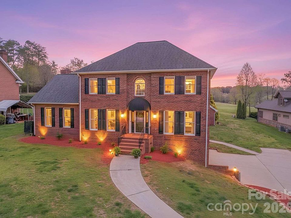 1st image of 3811 Pinecrest Dr NE