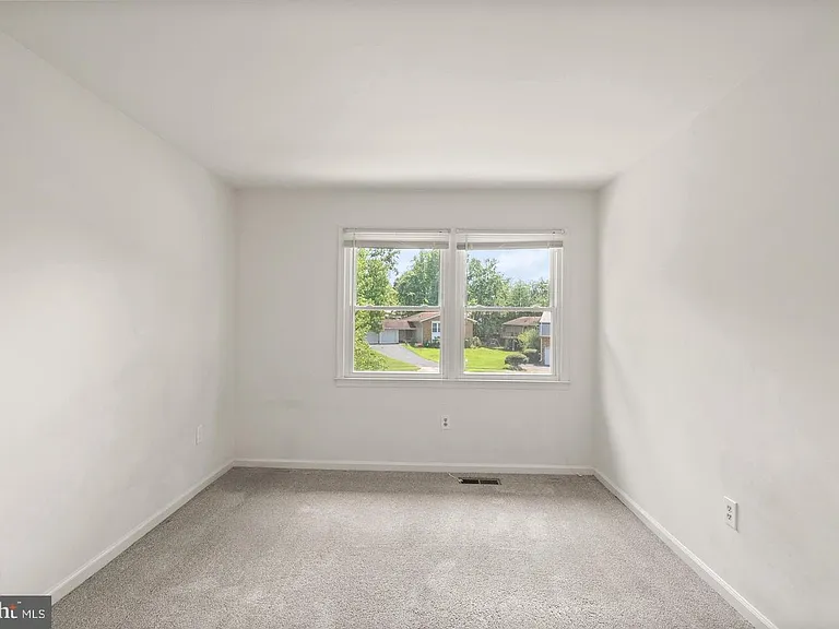8902 Huxley Ct — Photo 45