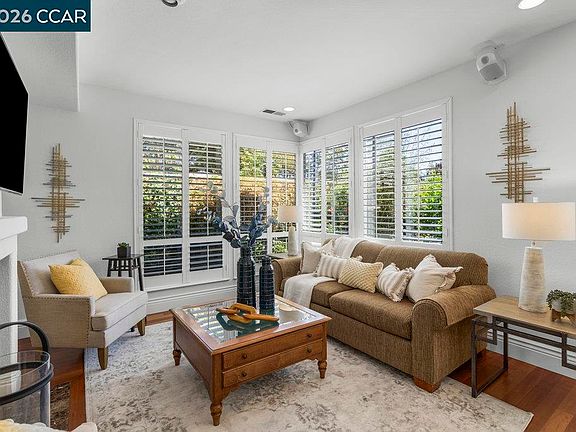 5th image of 1086 Vista Pointe Cir