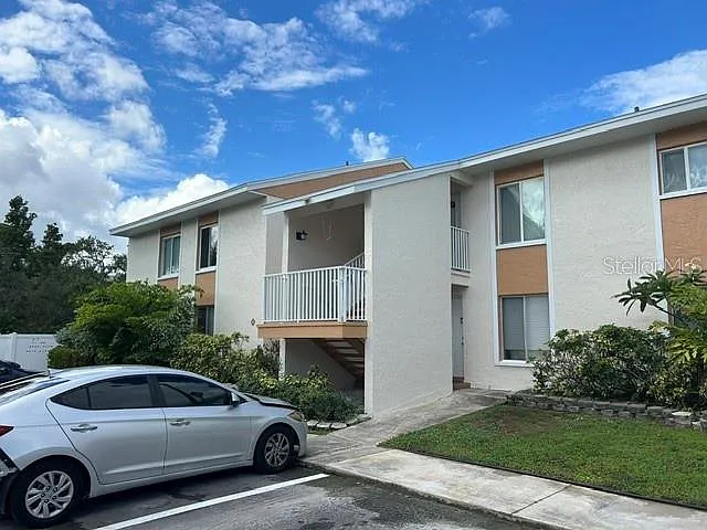 2 bed, 2.0 bath, 1090 sqft, $1,800 — Photo 2