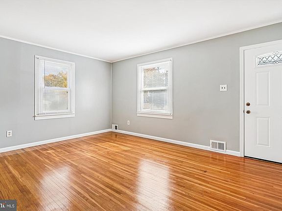 3rd image of 3218 Dallas Dr