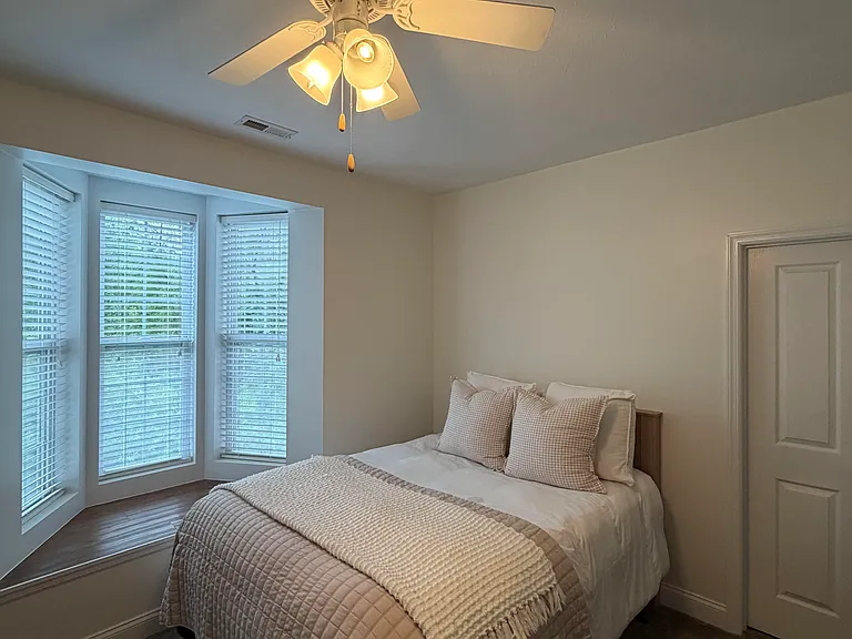 2118 Suncrest Vlg — Photo 17