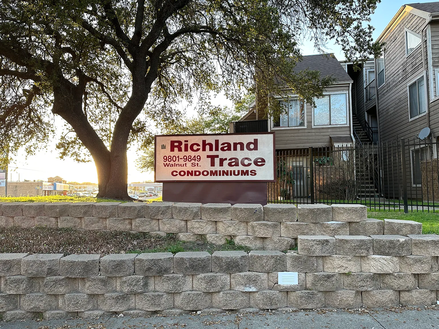 9817 Walnut St — Photo 1