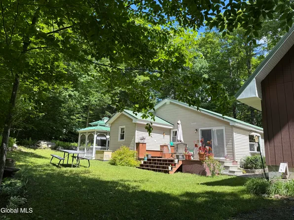 303 N Shore Rd Peck Road, Gloversville, NY 12078