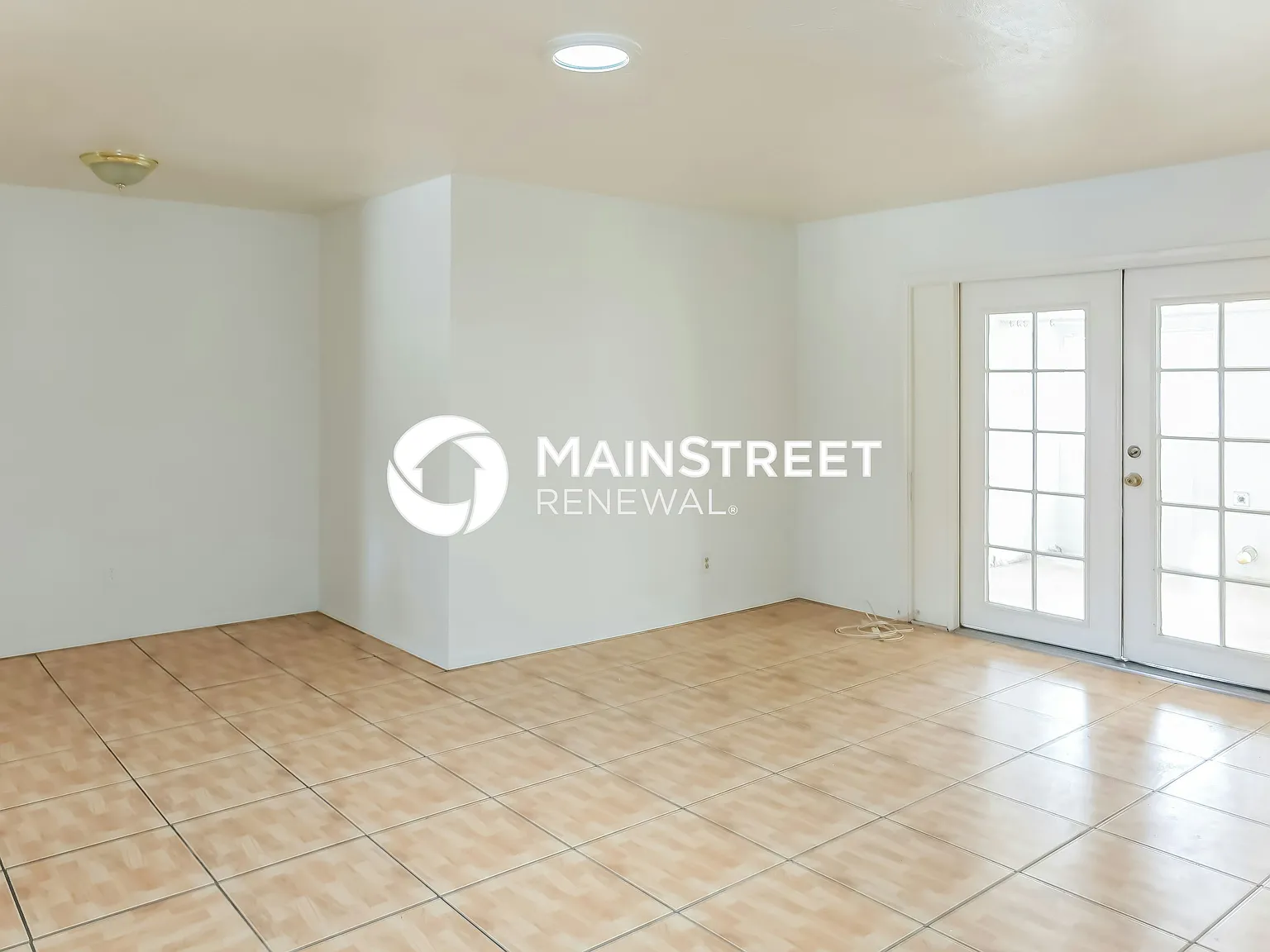 4721 E Polk St — Photo 3