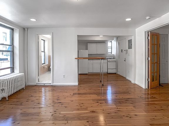 4th image of 441 E 6th St APT 4R