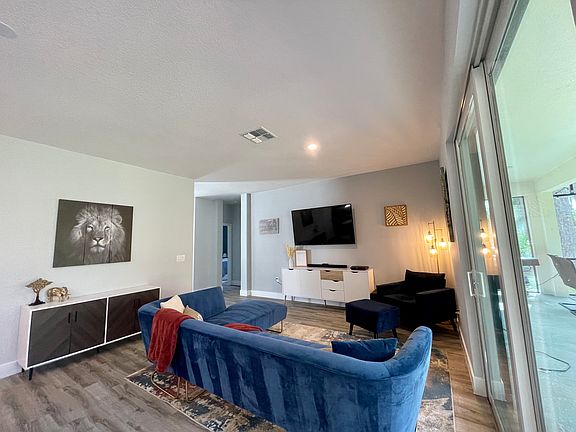 4th image of 3867 Bartigon Ave