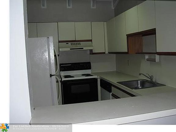 4th image of 10611 Royal Palm Blvd #6