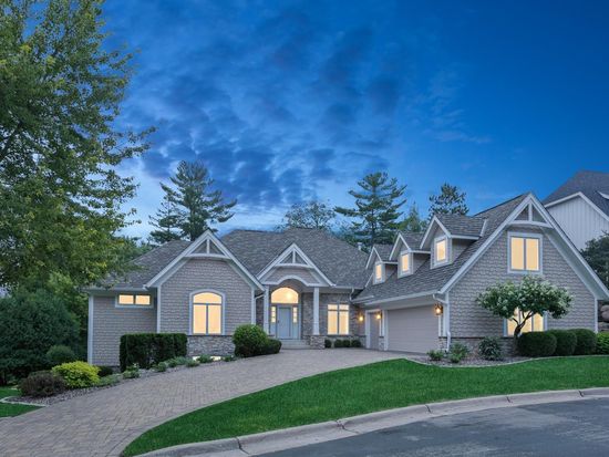 8967 Mariabo Cir, Bloomington, MN 55438