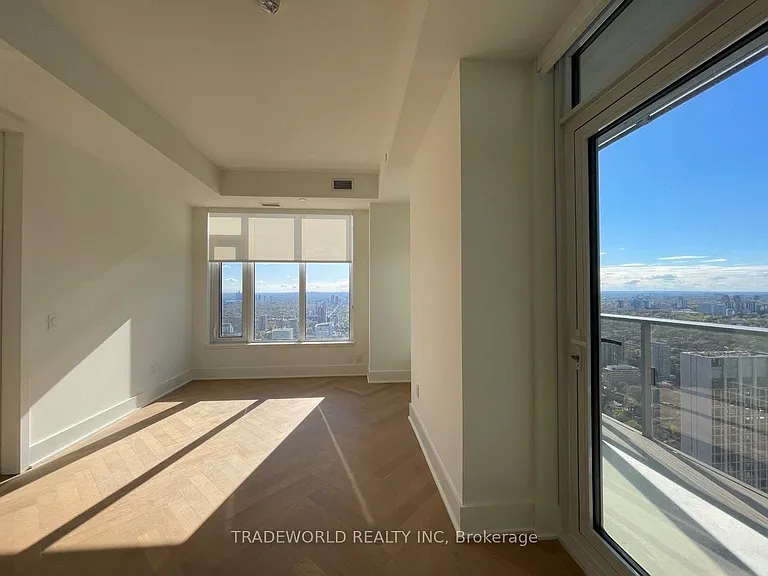 11 Yorkville Ave #5302 — Photo 9