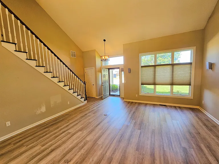 8401 Backwater Dr — Photo 3