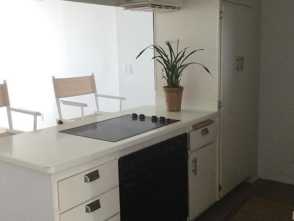 Electric glass cooktop