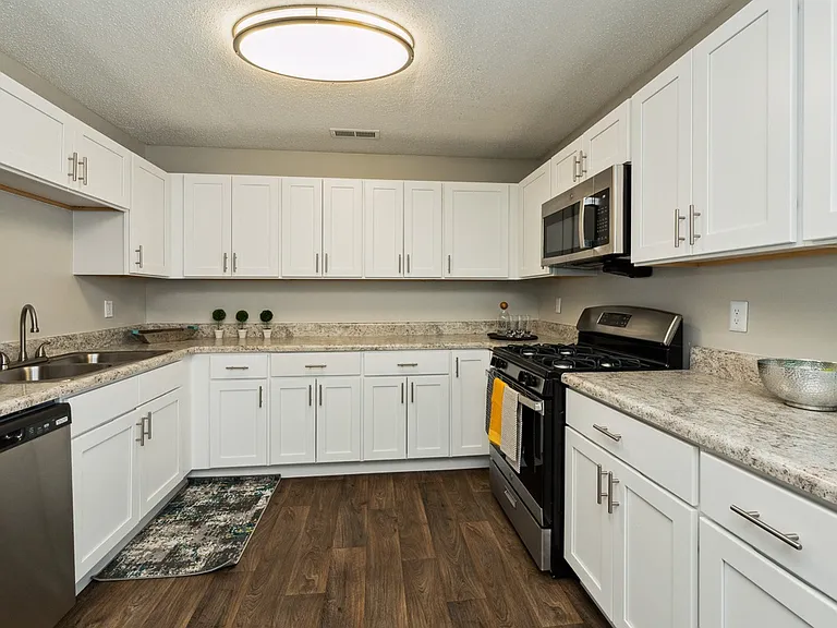 Hyde Park Townhomes — Photo 17