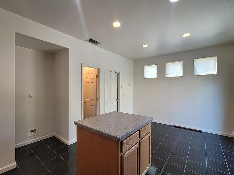 415 Zinnia Ct — Photo 15