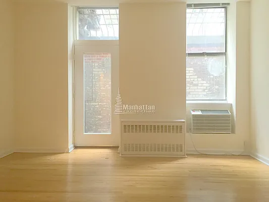 Rented by Manhattan Connection | media 24