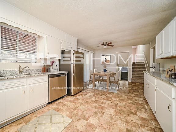 3rd image of 8088 Picadilly Ct