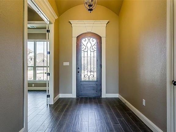 4th image of 424 River Bank Ln
