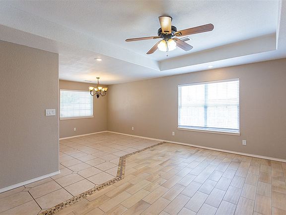 4th image of 1919 Clover Ln