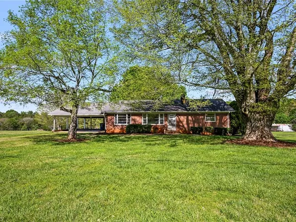 1393 Baltimore Rd, Advance, NC 27006