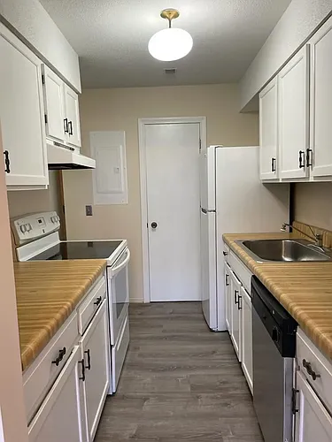 Hyannis House Apartments Photo 1