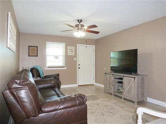 3rd image of 1308 East Dr