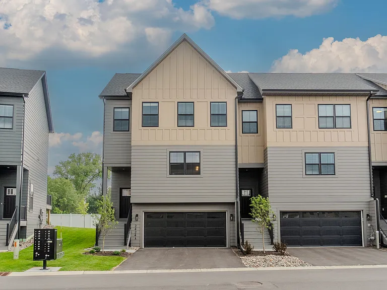 Foxtail Hollow Townhomes — Photo 48