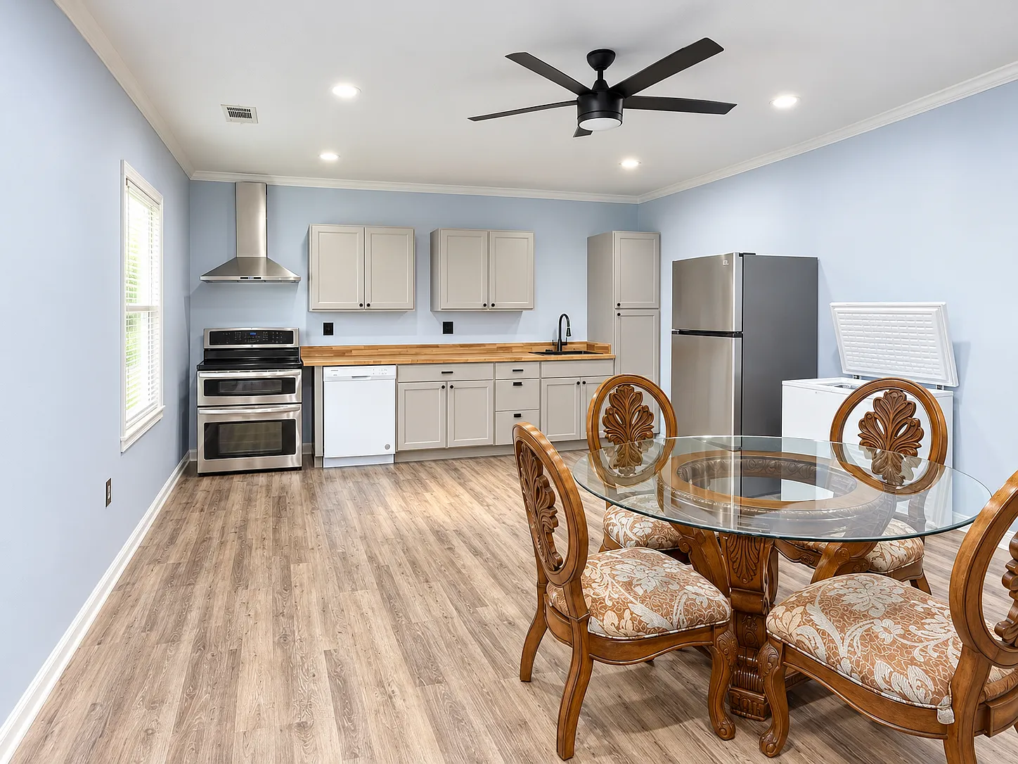 2 bed, 1000 sqft, $1,800 — Photo 2