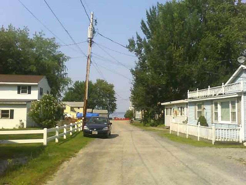 4th image of 107 4TH Street