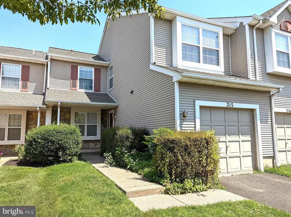 215 Sequoia Dr, Newtown, PA 18940