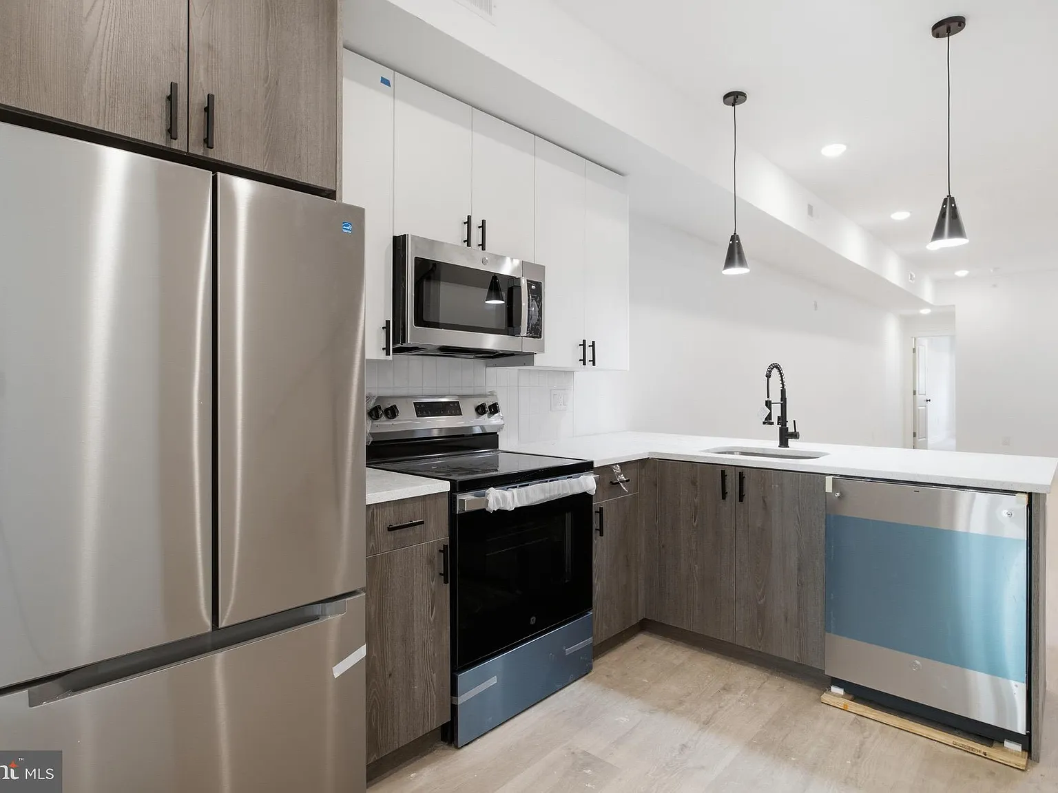 2 bed, $1,600 — Photo 2