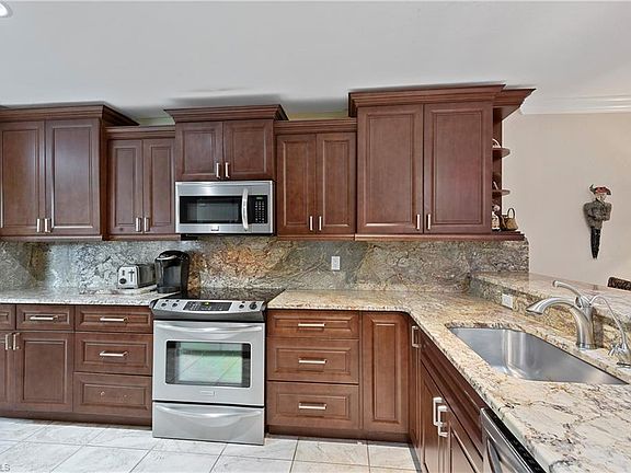 4th image of 1410 Thistledown Way