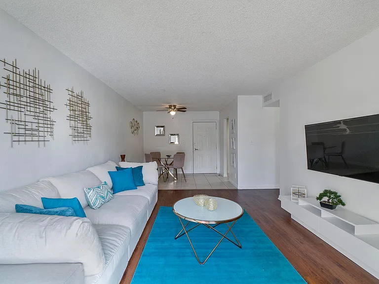2 BEDROOM APT- LIVING/ DINING VIEW