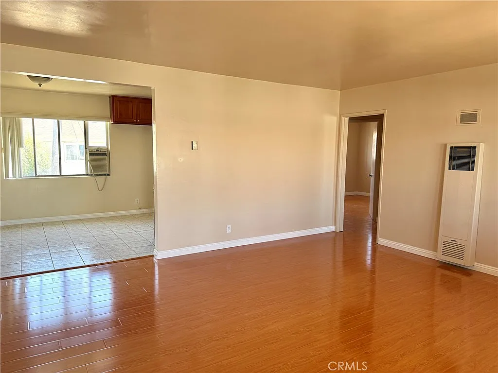 2 bed, 810 sqft, $2,300 — Photo 2
