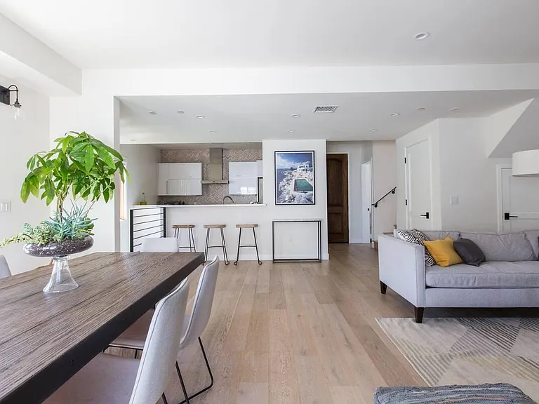 1319 Yale St #1 — Photo 9