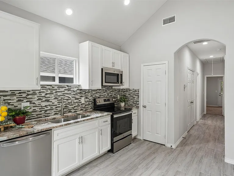 396 Westchase — Photo 10