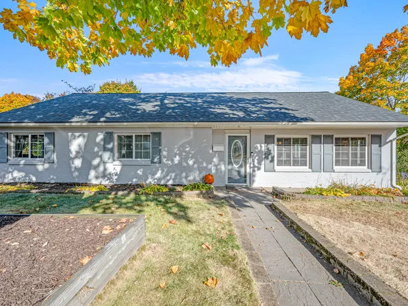 4 Chestnut Court, Watertown, CT 06795