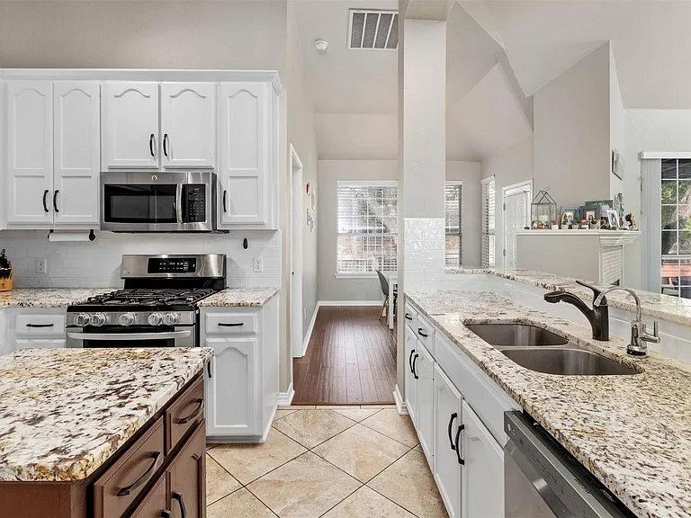 3704 Runnels Ct — Photo 9