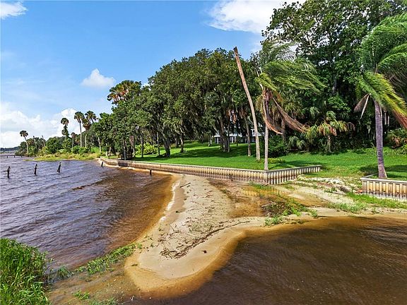 3rd image of 2612 Lake Front Dr