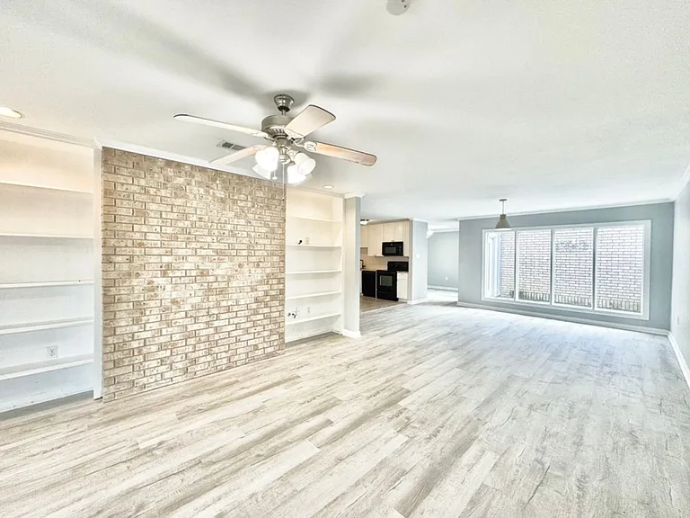 15826 New Market Dr — Photo 13