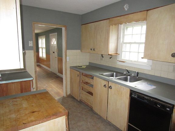 5th image of 1109 N B St