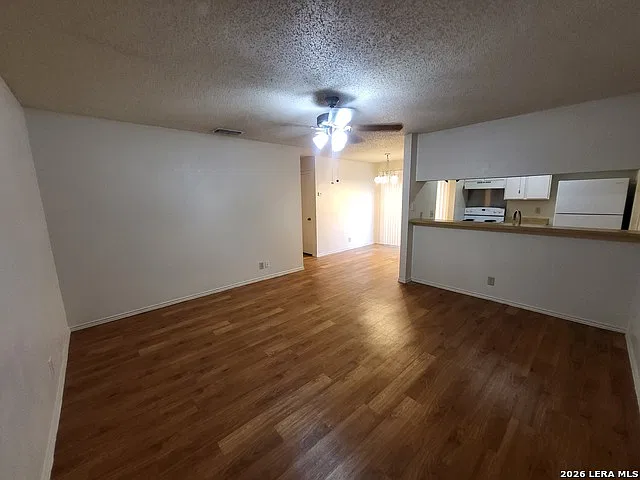 2 bed, 1.0 bath, 793 sqft, $1,185 — Photo 2