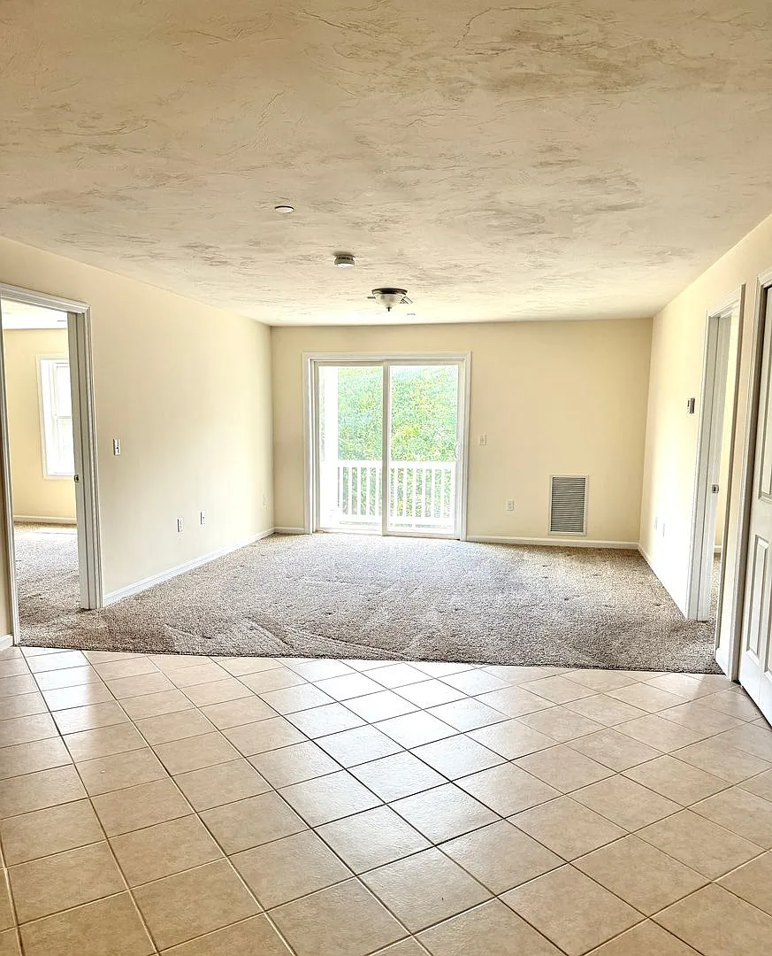 7 Rogers Way — Photo 2