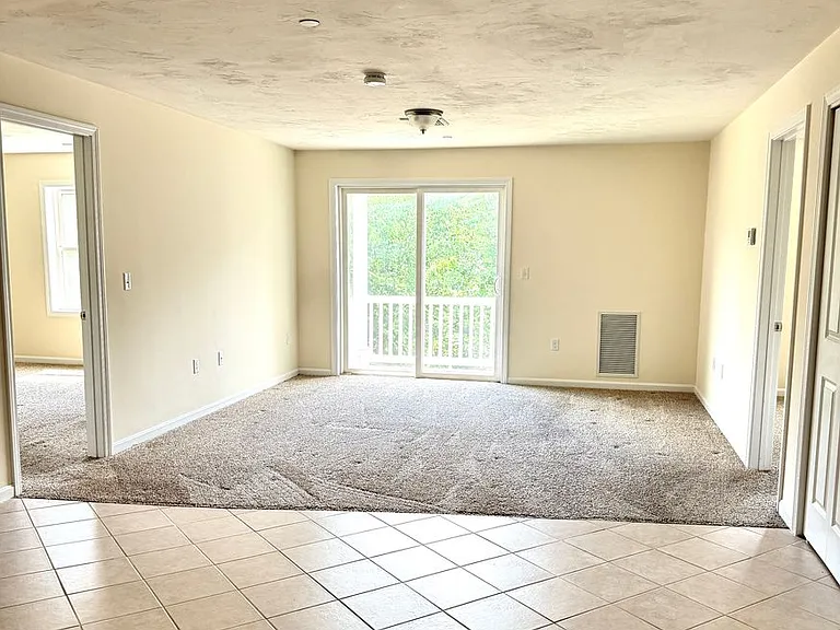 7 Rogers Way — Photo 2