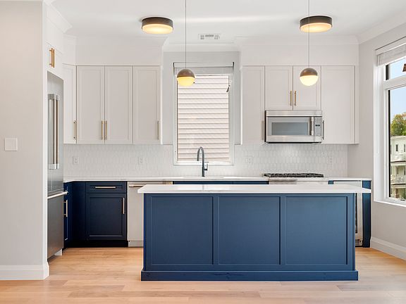 3rd image of 142 Pleasant St #5