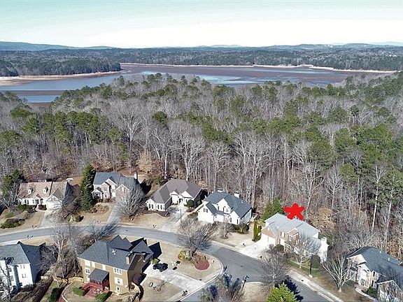 3rd image of 334 Woodbrook Crst