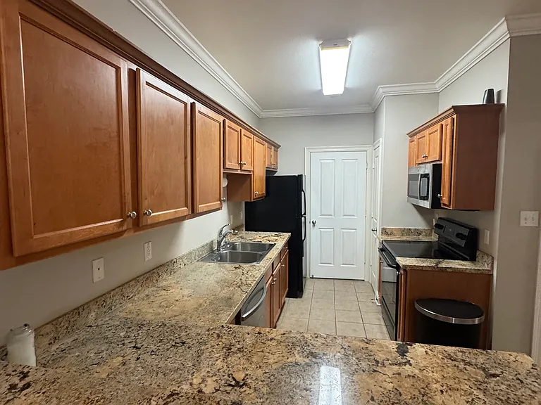 5204 Arlington Ln — Photo 3